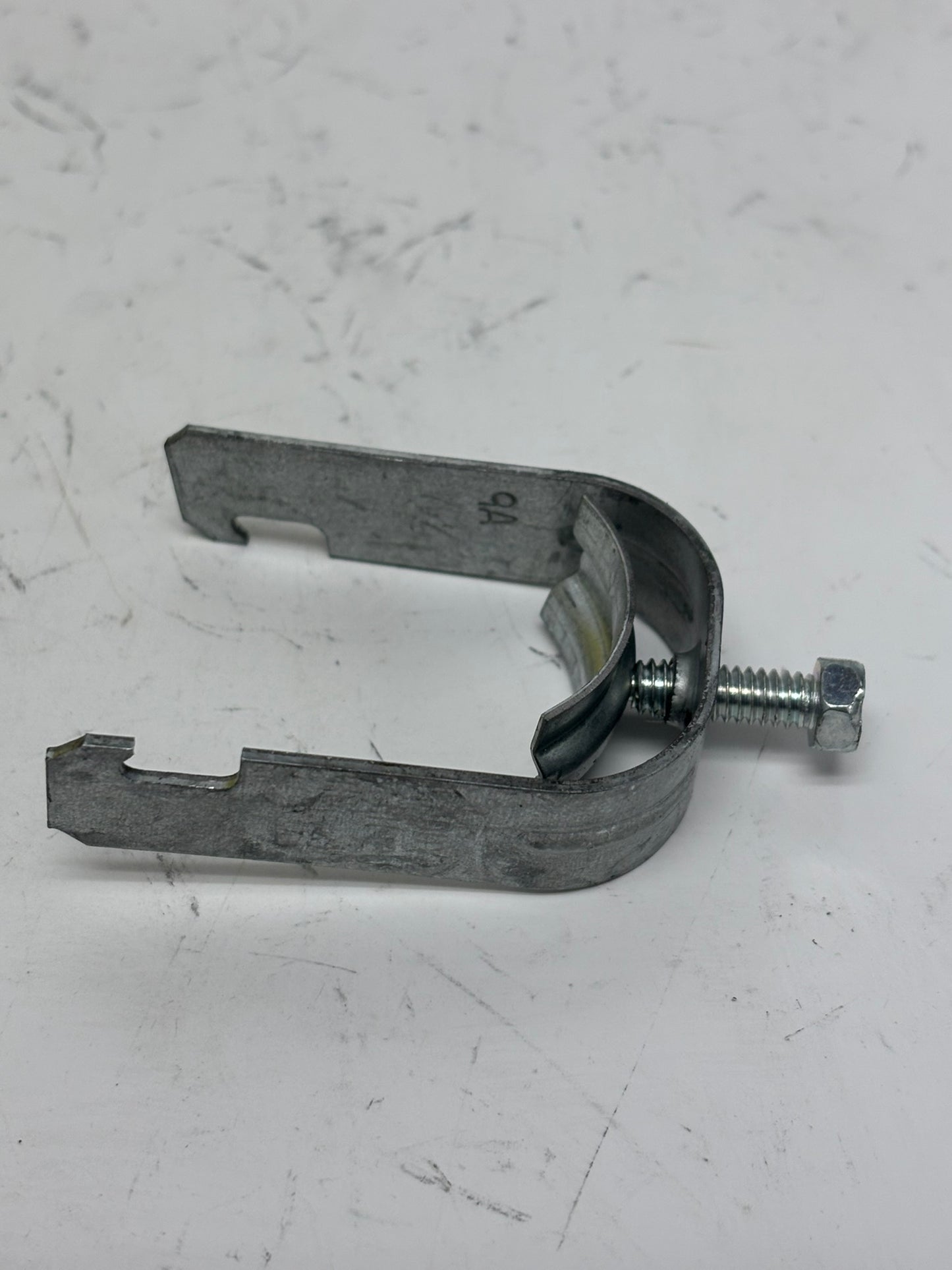 100-Pack Nvent Caddy SCH20B Booted SCH Strut Clamp for 1 1/4 EMT or 1 Rigi to Strut