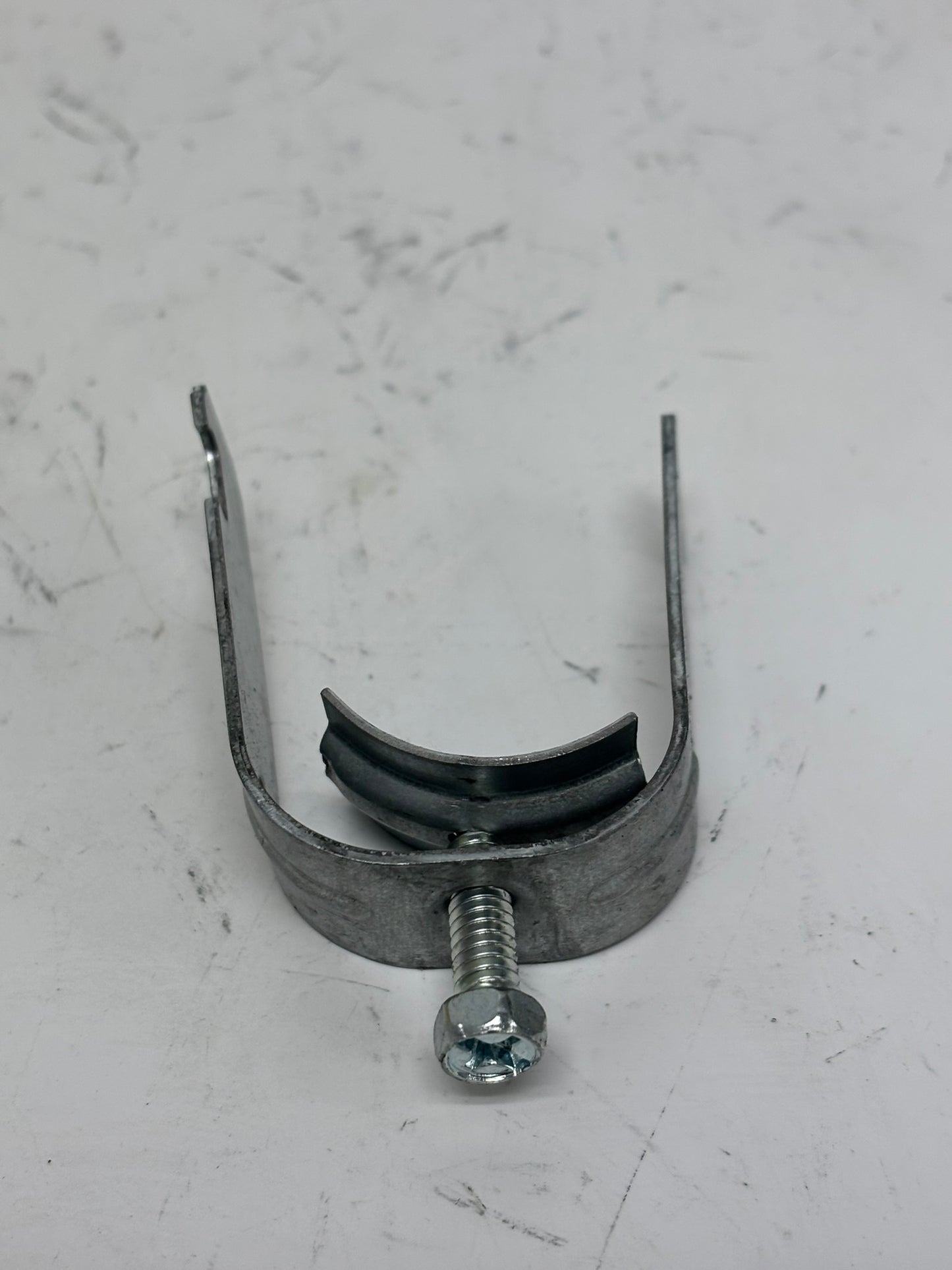 100-Pack Nvent Caddy SCH20B Booted SCH Strut Clamp for 1 1/4 EMT or 1 Rigi to Strut