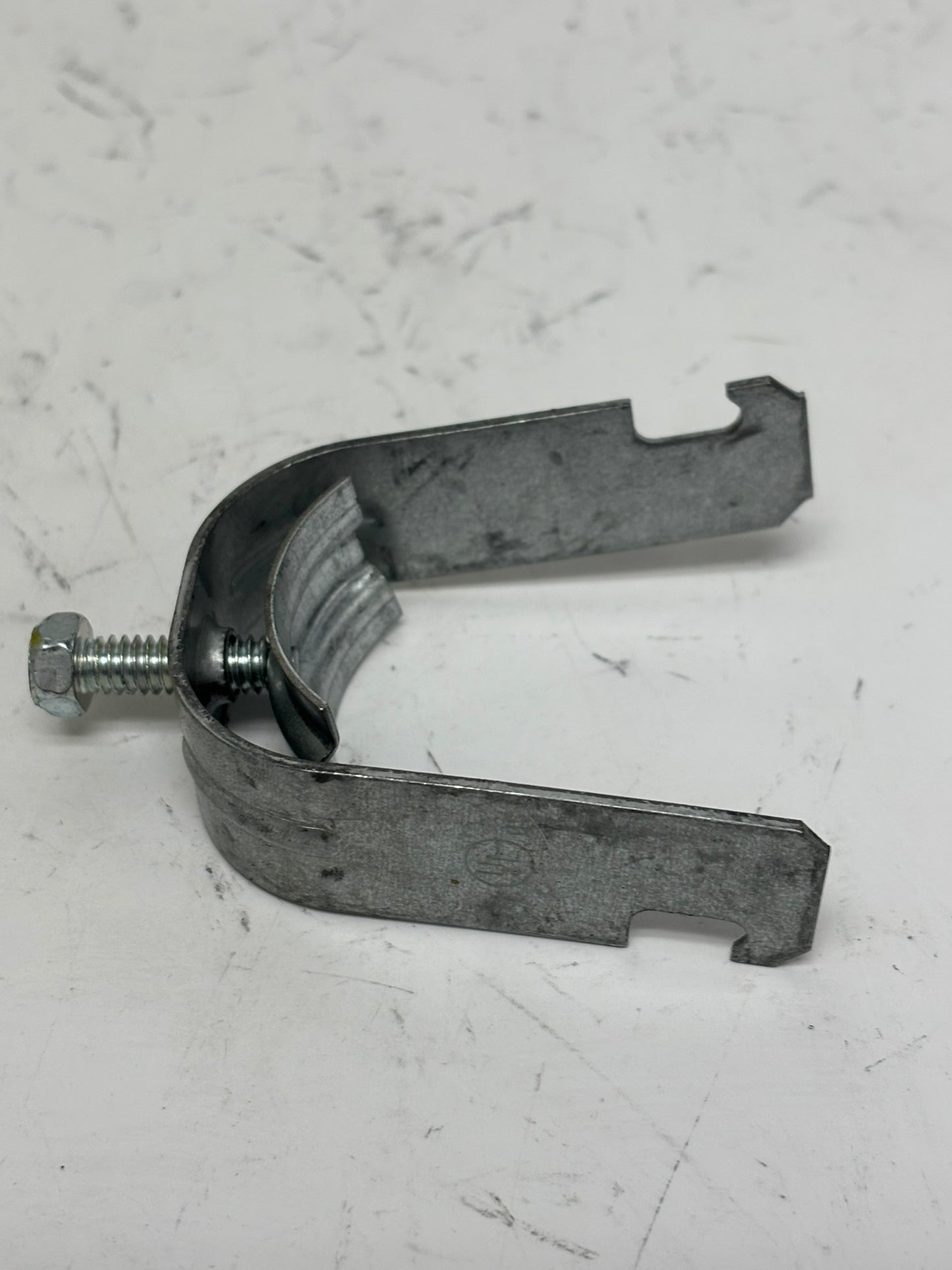 100-Pack Nvent Caddy SCH20B Booted SCH Strut Clamp for 1 1/4 EMT or 1 Rigi to Strut