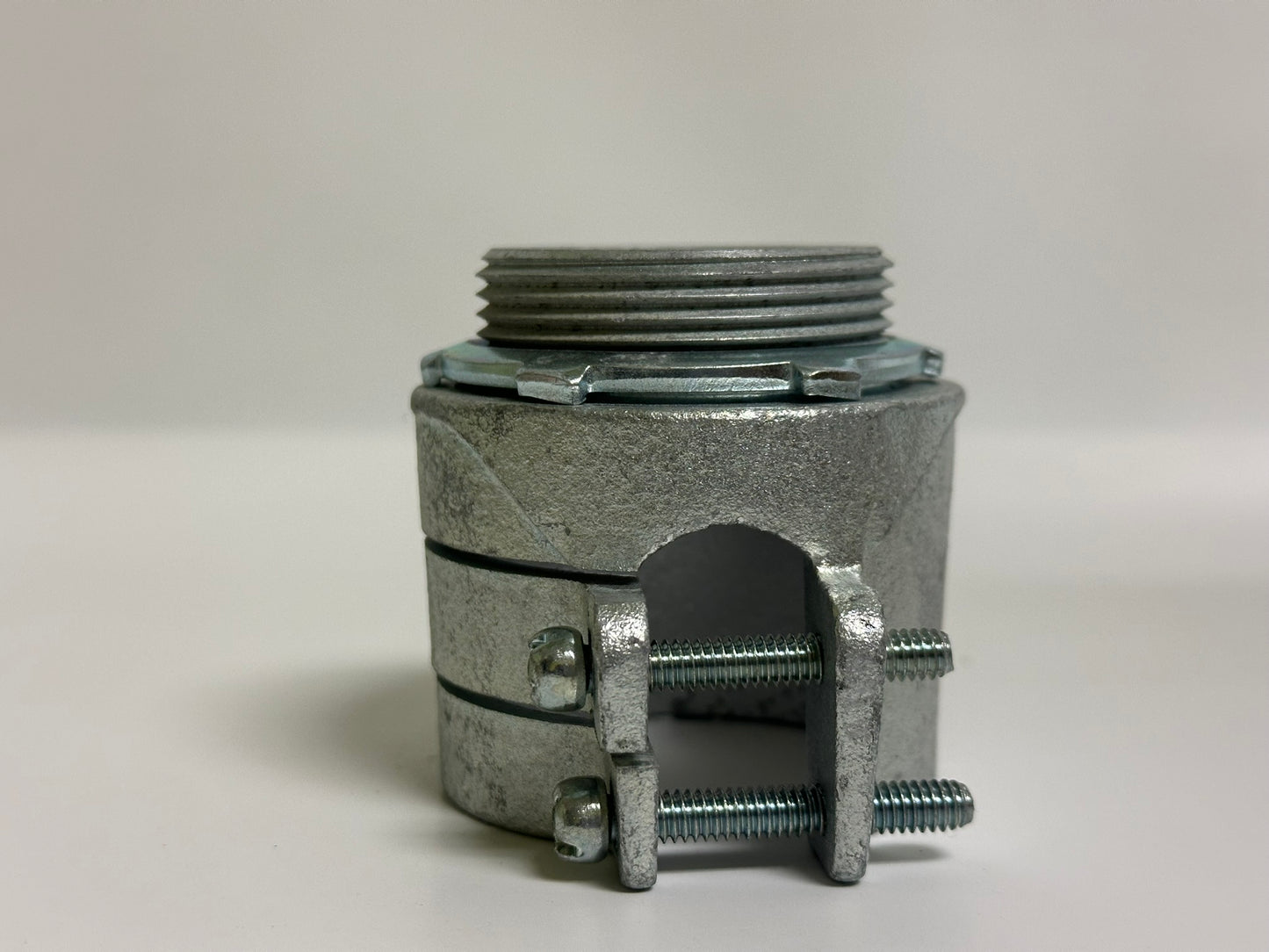 25 PK  RACO 2106 – 1-1/2" Non-Insulated Straight Squeeze Conduit Connector
