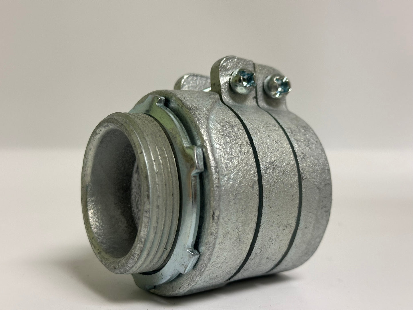 25 PK  RACO 2106 – 1-1/2" Non-Insulated Straight Squeeze Conduit Connector