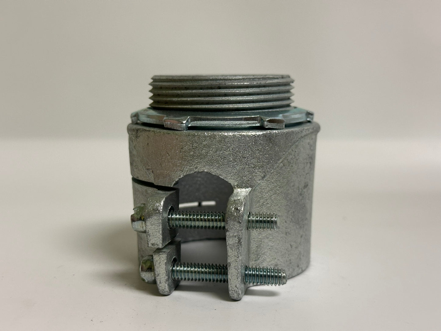 25 PK  RACO 2106 – 1-1/2" Non-Insulated Straight Squeeze Conduit Connector