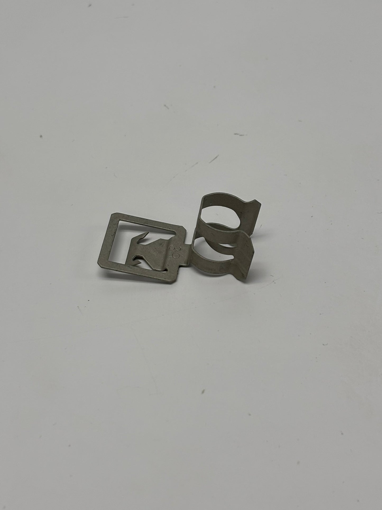 100 PACK Nvent Caddy 459 Spring Steel Corrosion Resistant Through-Stud MC Cable To Metal Stud