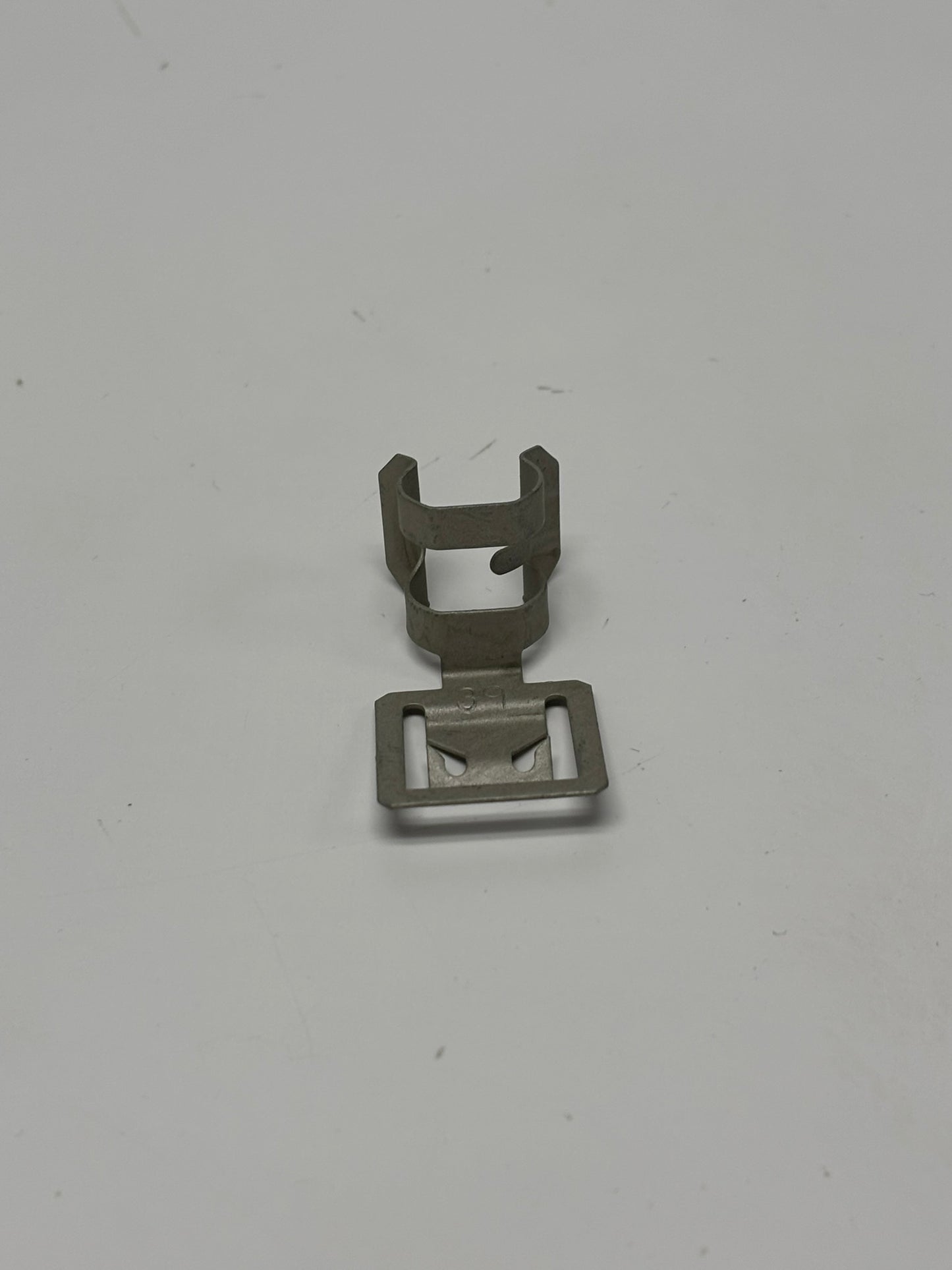 100 PACK Nvent Caddy 459 Spring Steel Corrosion Resistant Through-Stud MC Cable To Metal Stud