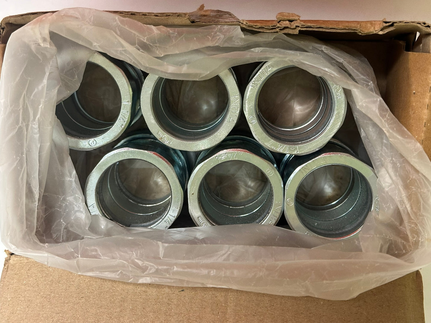 6 PK RACO 1825 2-1/2" EMT Compression Coupling – Steel, Concrete-Tight
