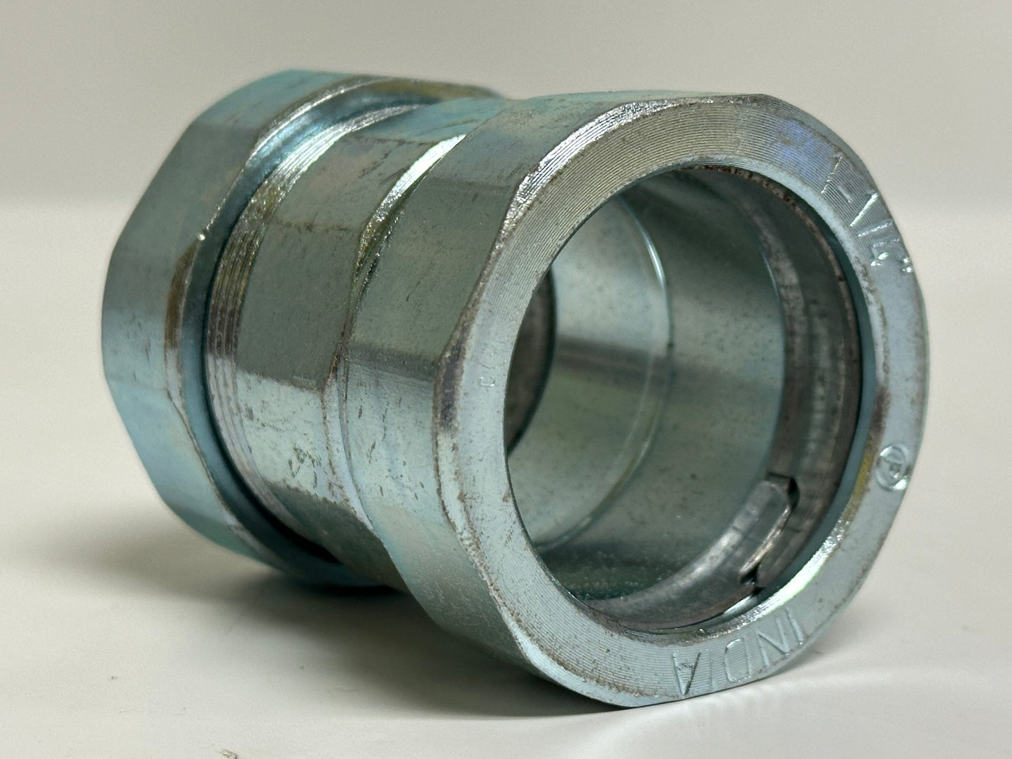 6 PK RACO 1825 2-1/2" EMT Compression Coupling – Steel, Concrete-Tight
