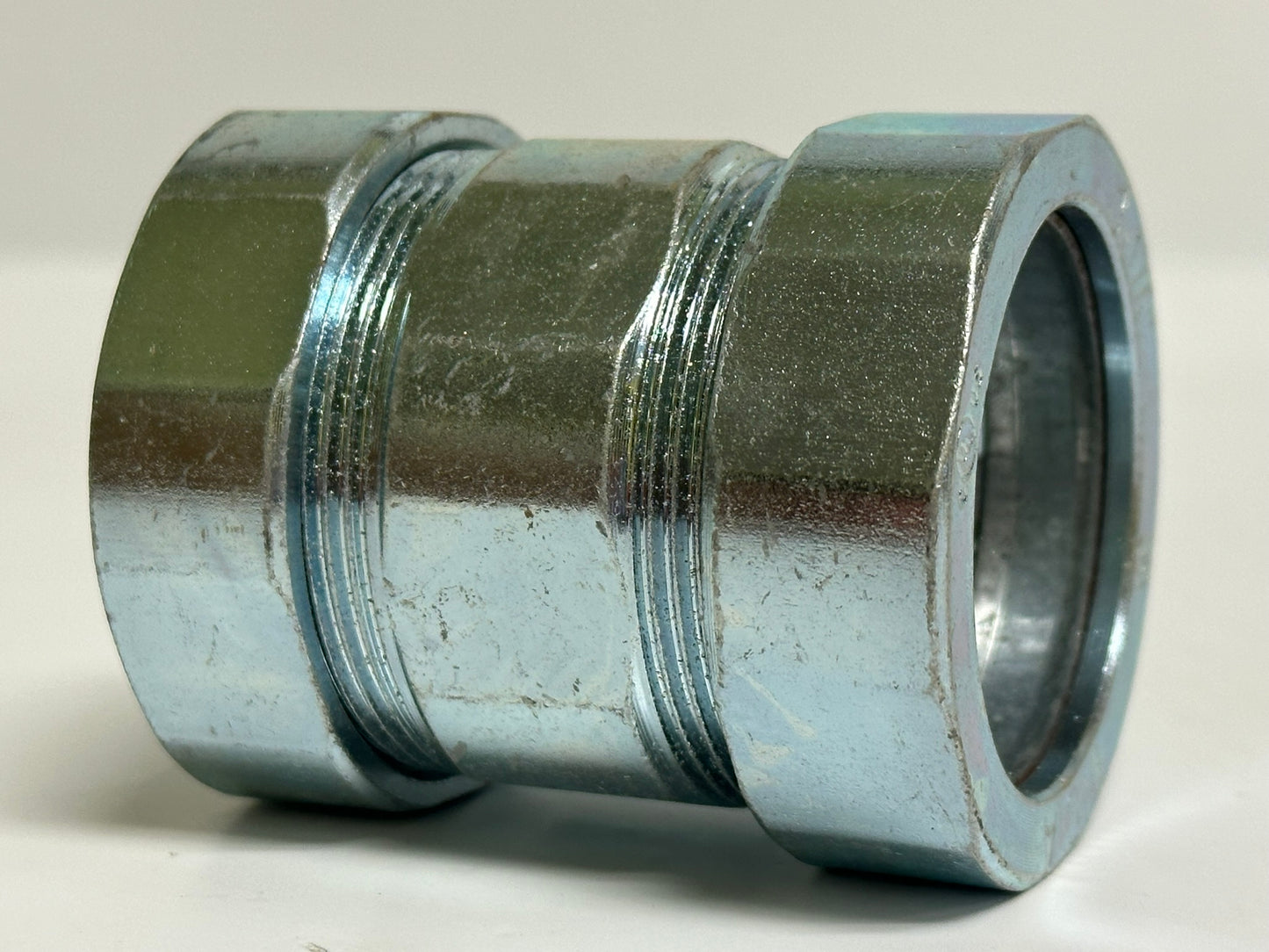 6 PK RACO 1825 2-1/2" EMT Compression Coupling – Steel, Concrete-Tight