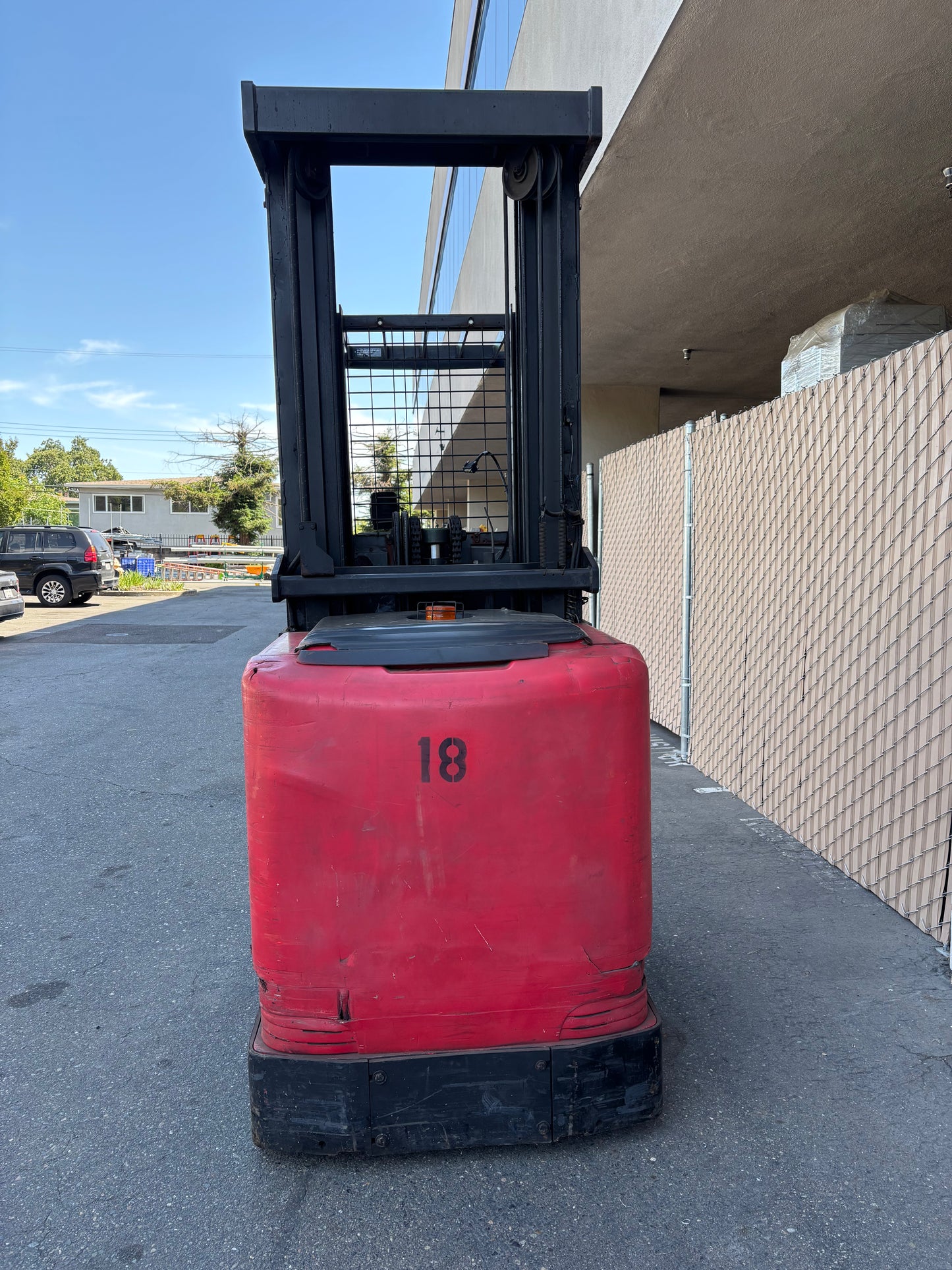 2011 Raymond 560-0PC30TT Low Hours 456 Stand Up Electric Order Picker 36V 118-Inch Reach