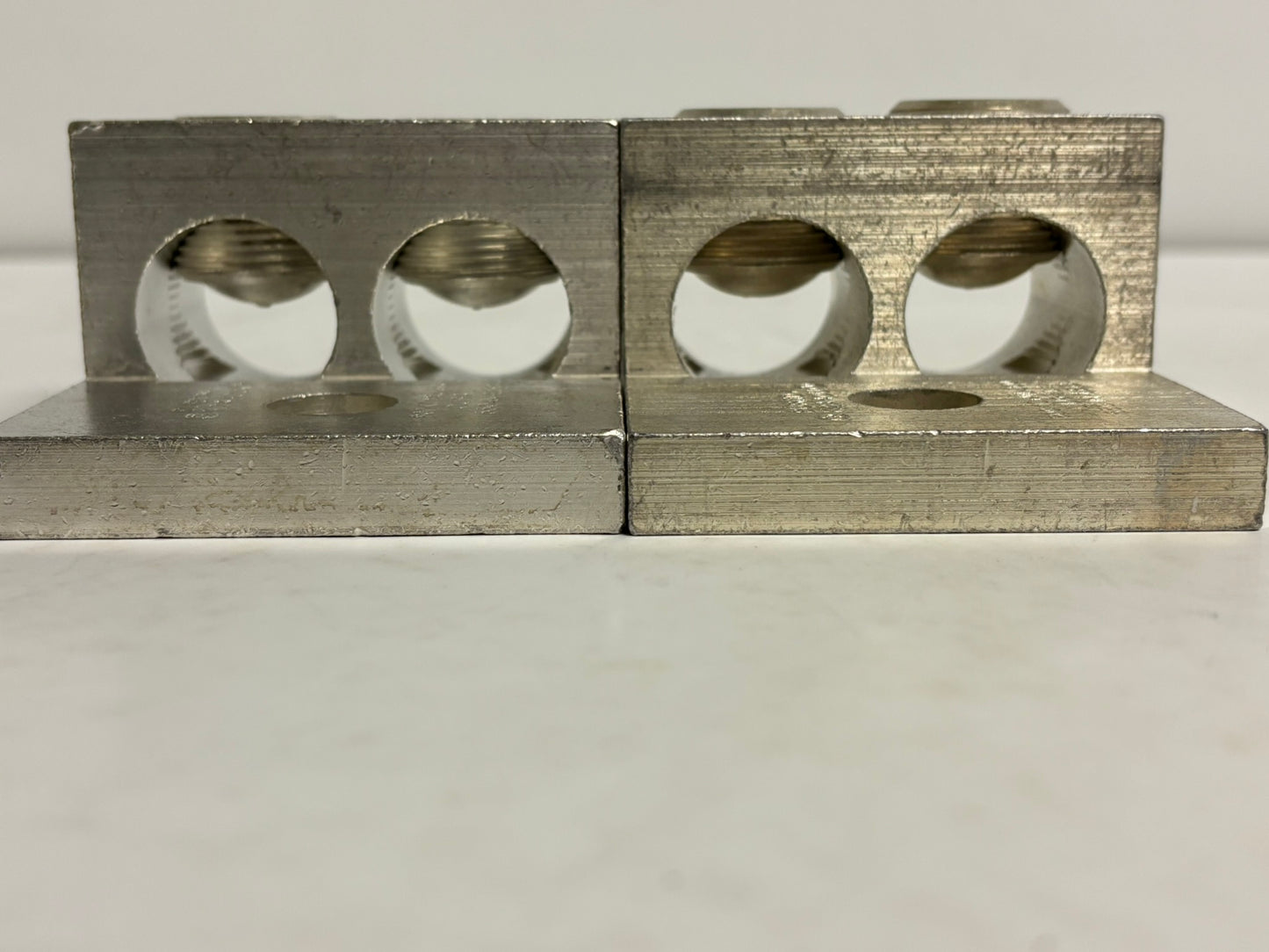 2 PK Burndy K2A40U Dual-Rated 2-Conductor Lug – 300–800 MCM, 5/8" Stud