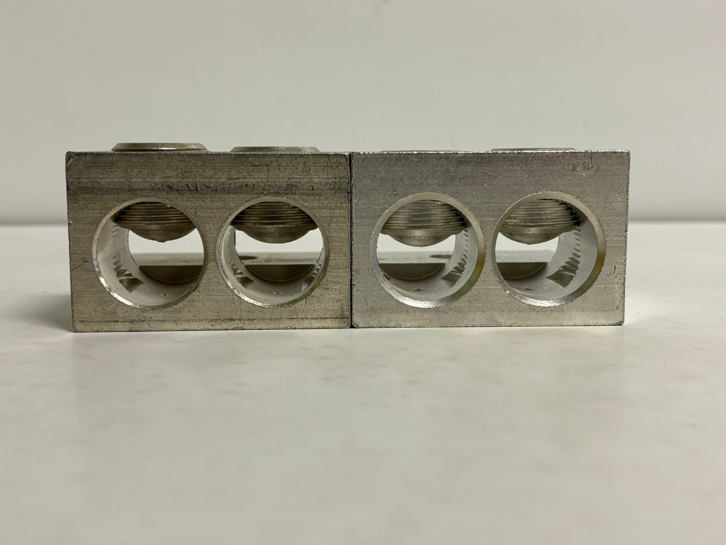 2 PK Burndy K2A40U Dual-Rated 2-Conductor Lug – 300–800 MCM, 5/8" Stud
