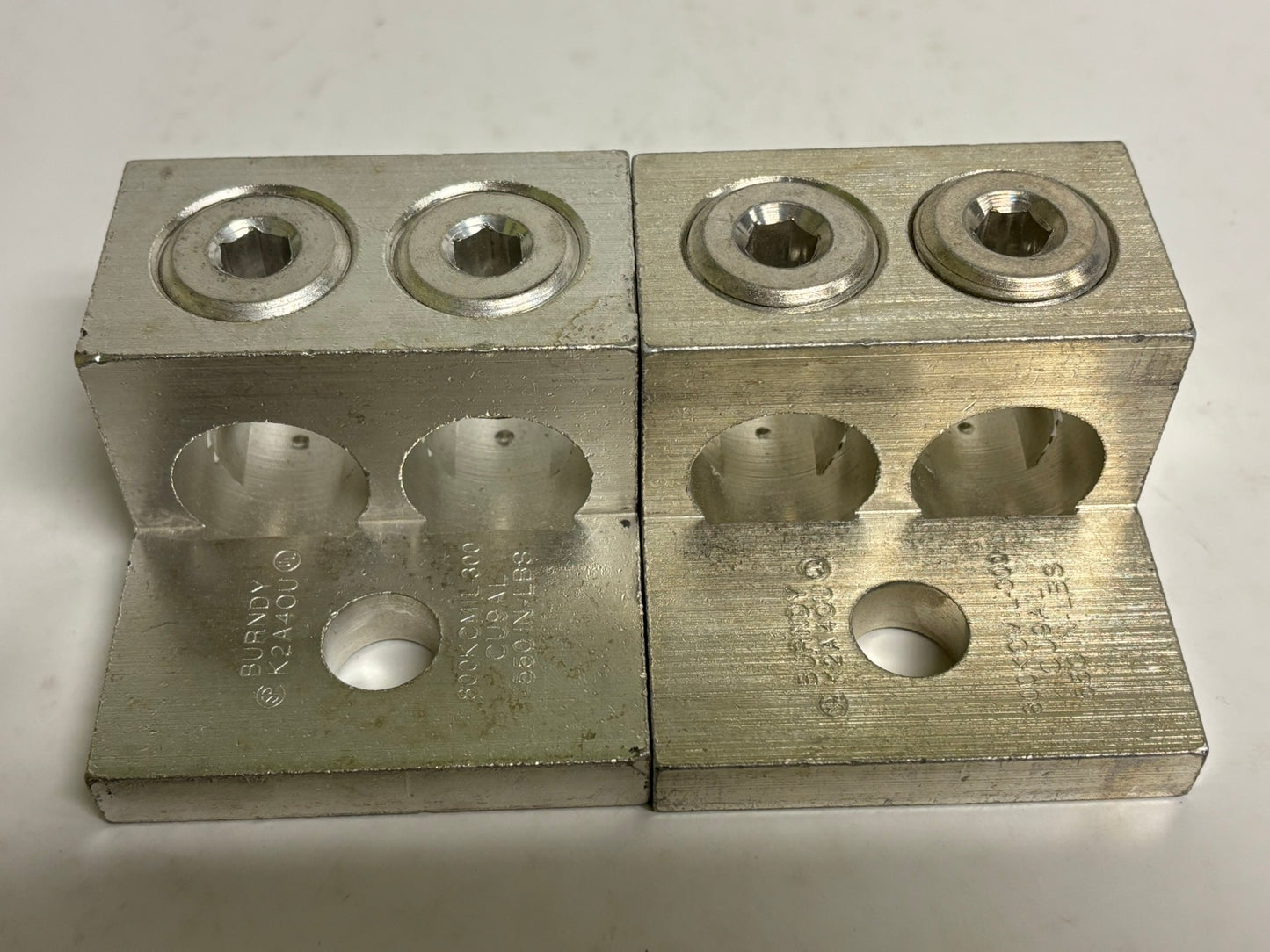 2 PK Burndy K2A40U Dual-Rated 2-Conductor Lug – 300–800 MCM, 5/8" Stud