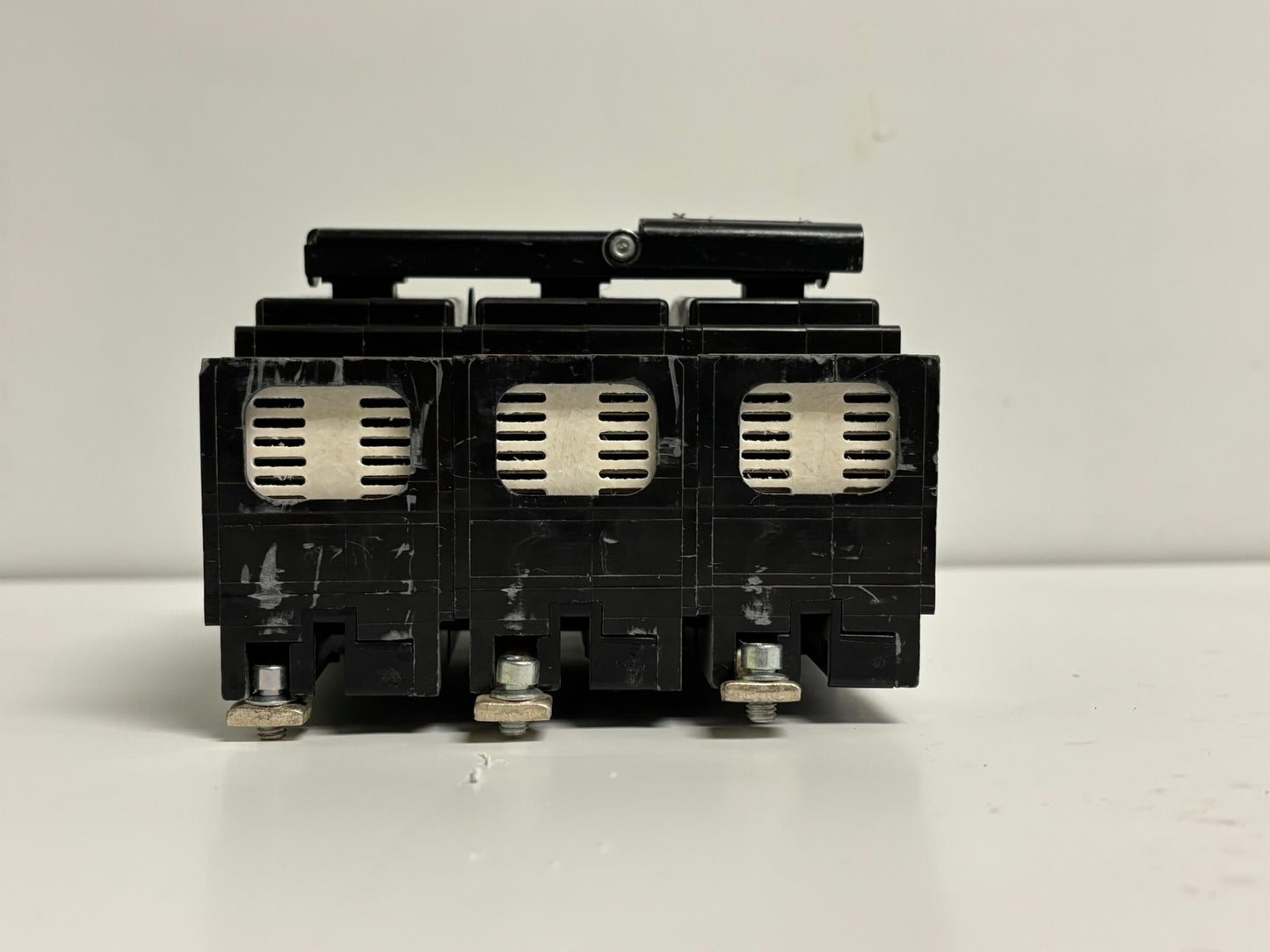 Square D QOB3125VH – 125A 3-Pole 22kA Bolt-On Circuit Breaker