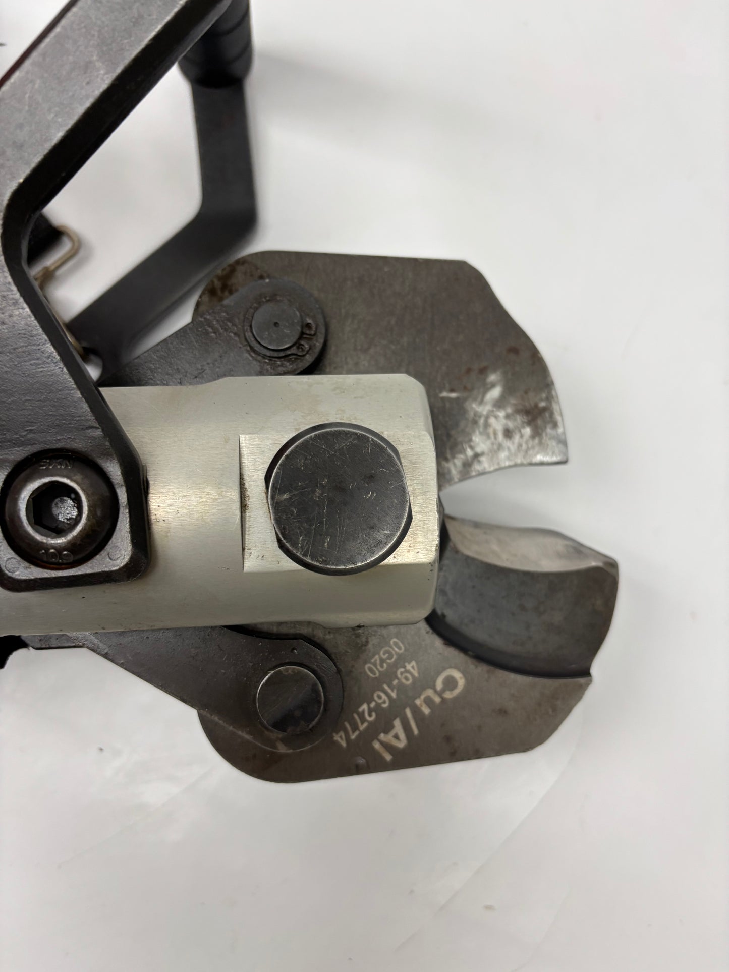 Milwaukee (2776r-20) M18 FORCE LOGIC 3” Cable Cutter Blade needs replacement