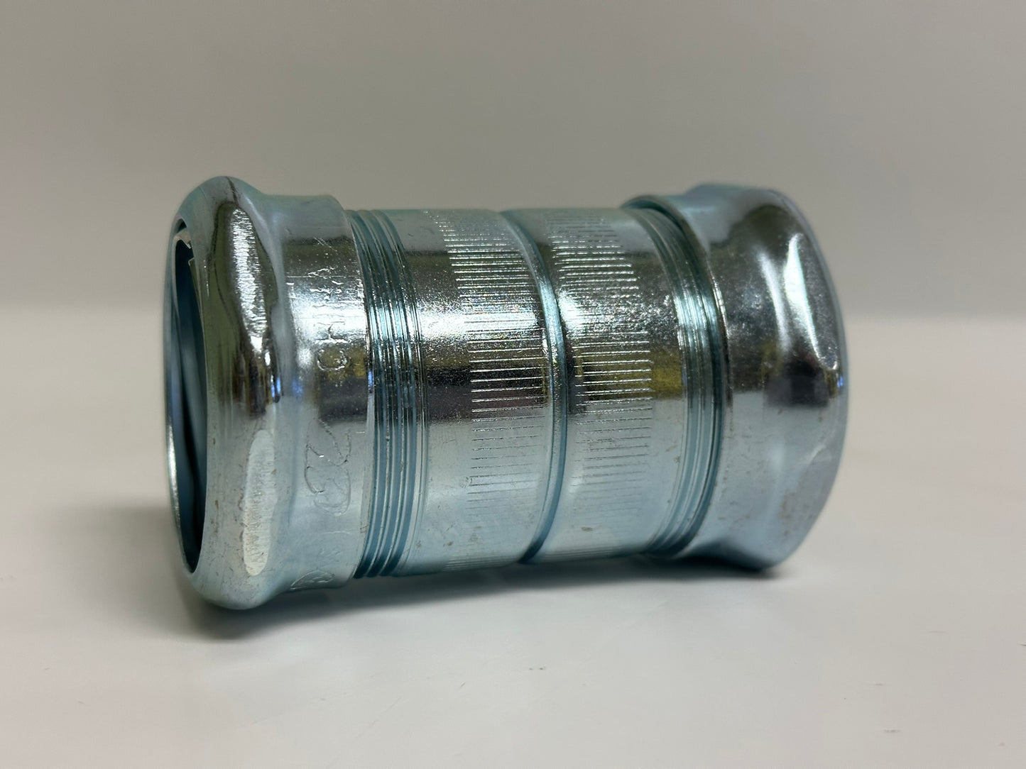 20 PK Raco 2926 1-1/2" EMT Compression Coupling, Steel, Concrete-Tight, UL Listed