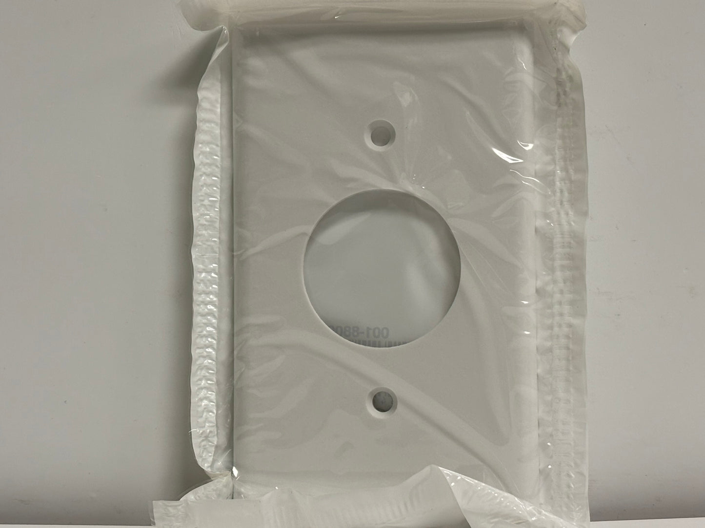 50 PK Leviton 88004 1-Gang Single Receptacle Wallplate – 1.406" Diameter, White