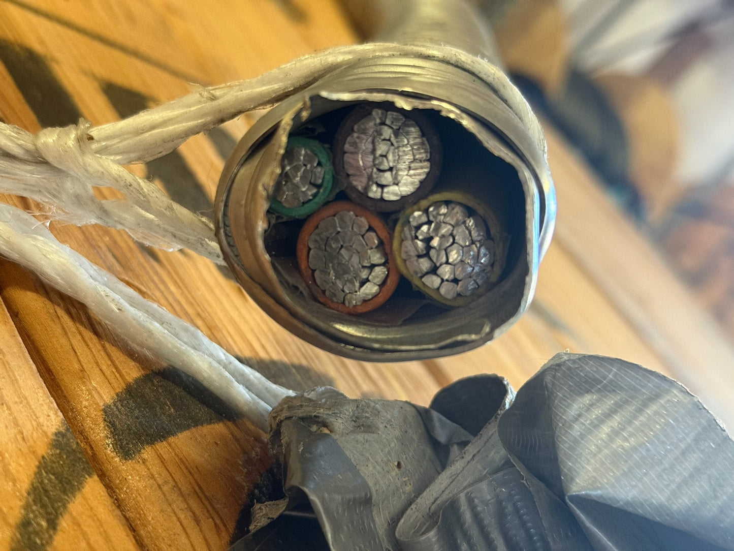 300'ft 250/3 Steel Mc-Cable Stranded Copper-BR,OR,YE Conductors (300')