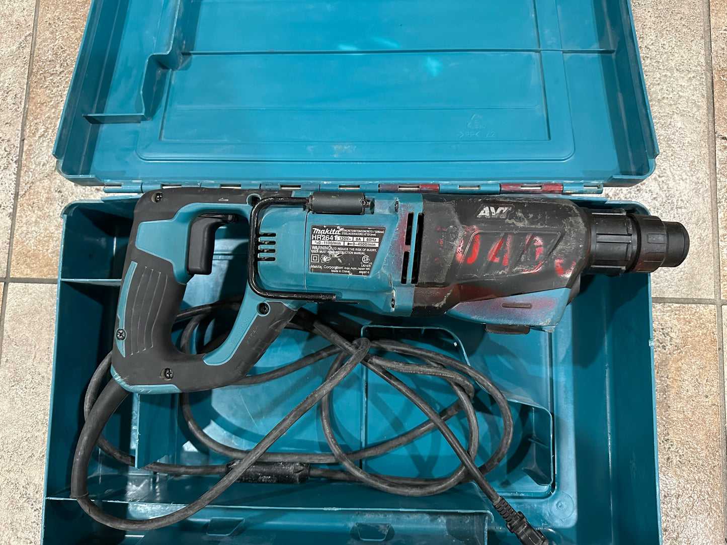 Makita (HR2641) 8 Amp 1 in. Corded SDS- Rotary Hammer Drill with Hard Case