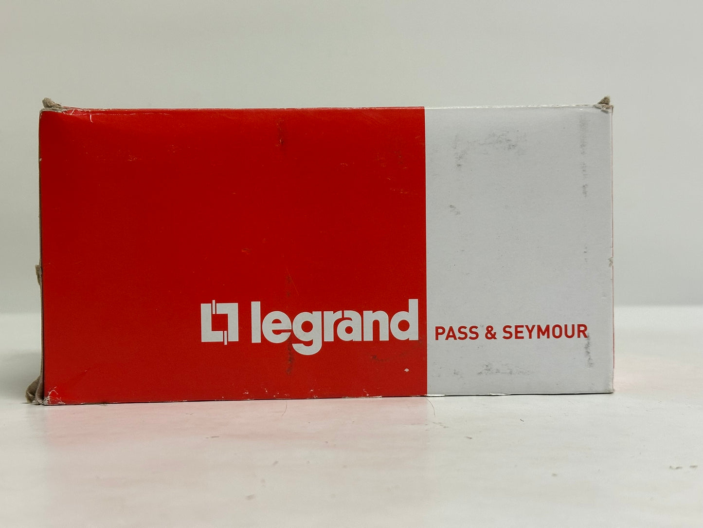 10 PK Legrand Pass & Seymour 3820 20-Amp 125/250V Straight Blade Receptacle