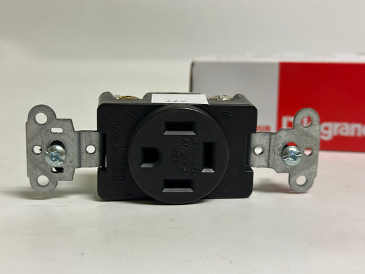 10 PK Legrand Pass & Seymour 3820 20-Amp 125/250V Straight Blade Receptacle