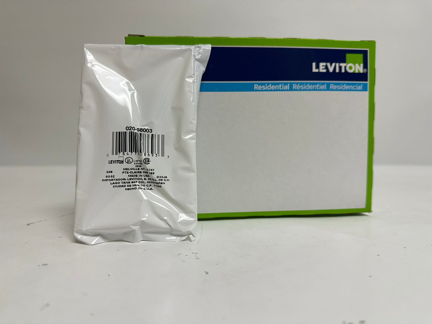 200 PK Leviton 88003-020 1-Gang Duplex Wallplate, Thermoset, White