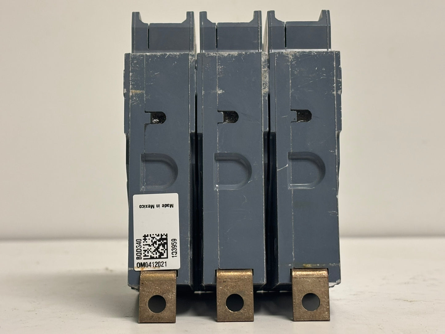 Siemens BQD340 40A 3-Pole 480V AC Thermal-Magnetic Circuit Breaker