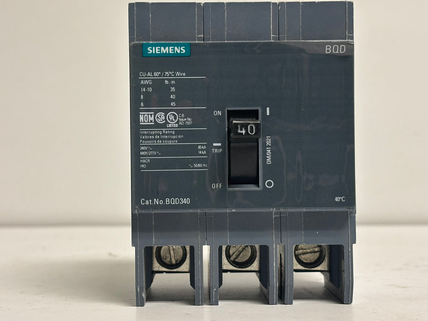 Siemens BQD340 40A 3-Pole 480V AC Thermal-Magnetic Circuit Breaker