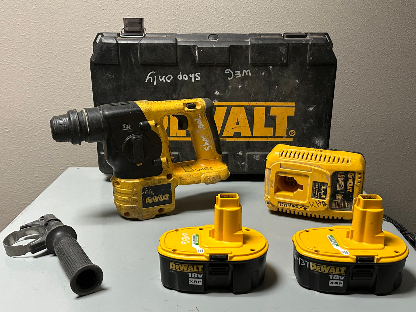 DeWalt SDS Rotary Hammer Drill DC212 Cordless 18V + 2 Batteries + Charger + Case