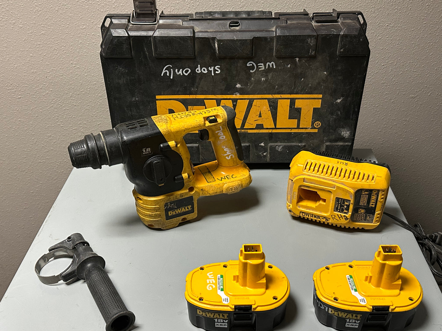 DeWalt SDS Rotary Hammer Drill DC212 Cordless 18V + 2 Batteries + Charger + Case