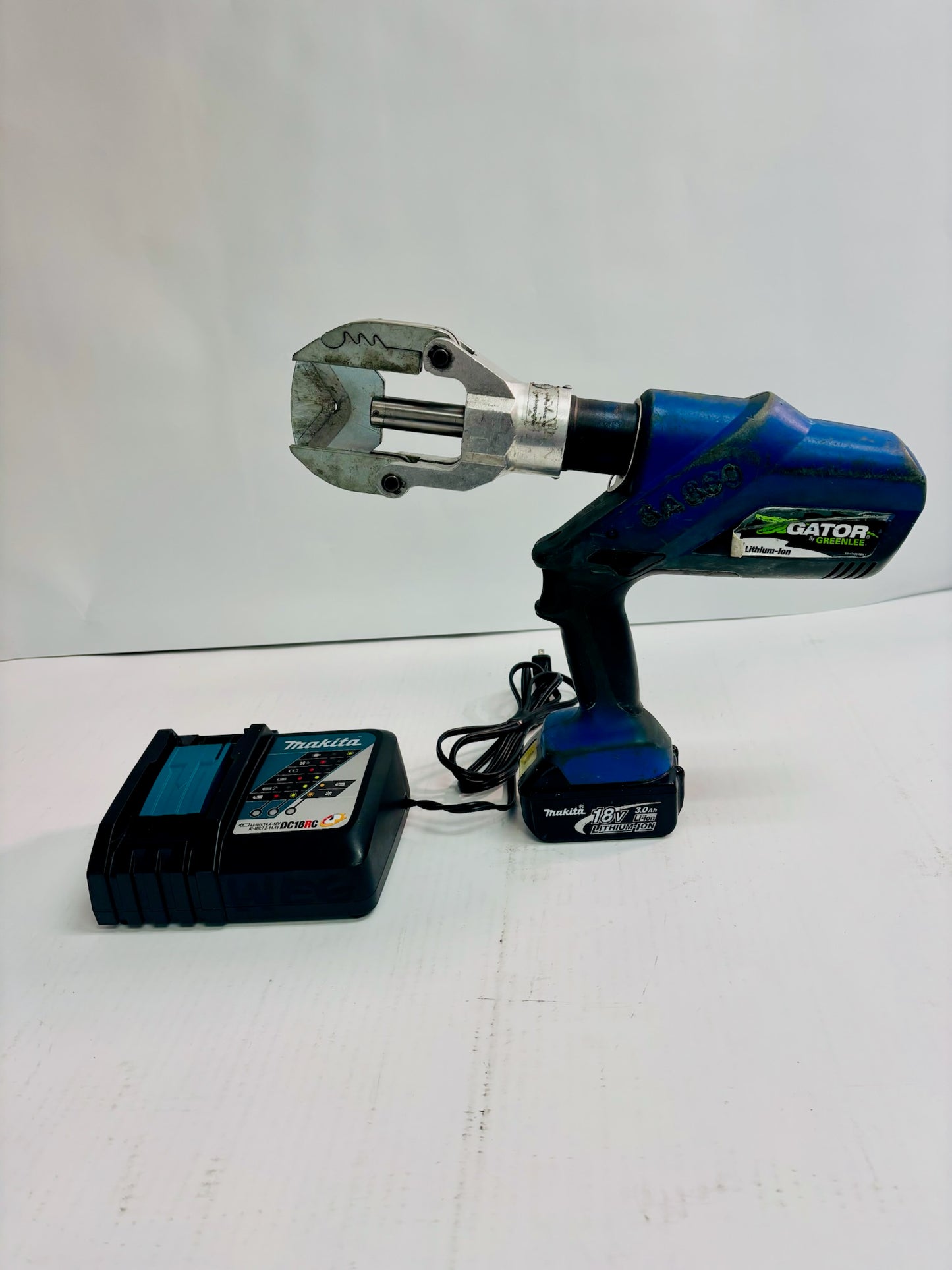 Greenlee Gator ESG50L Battery-Powered Hydraulic Cable Cutter