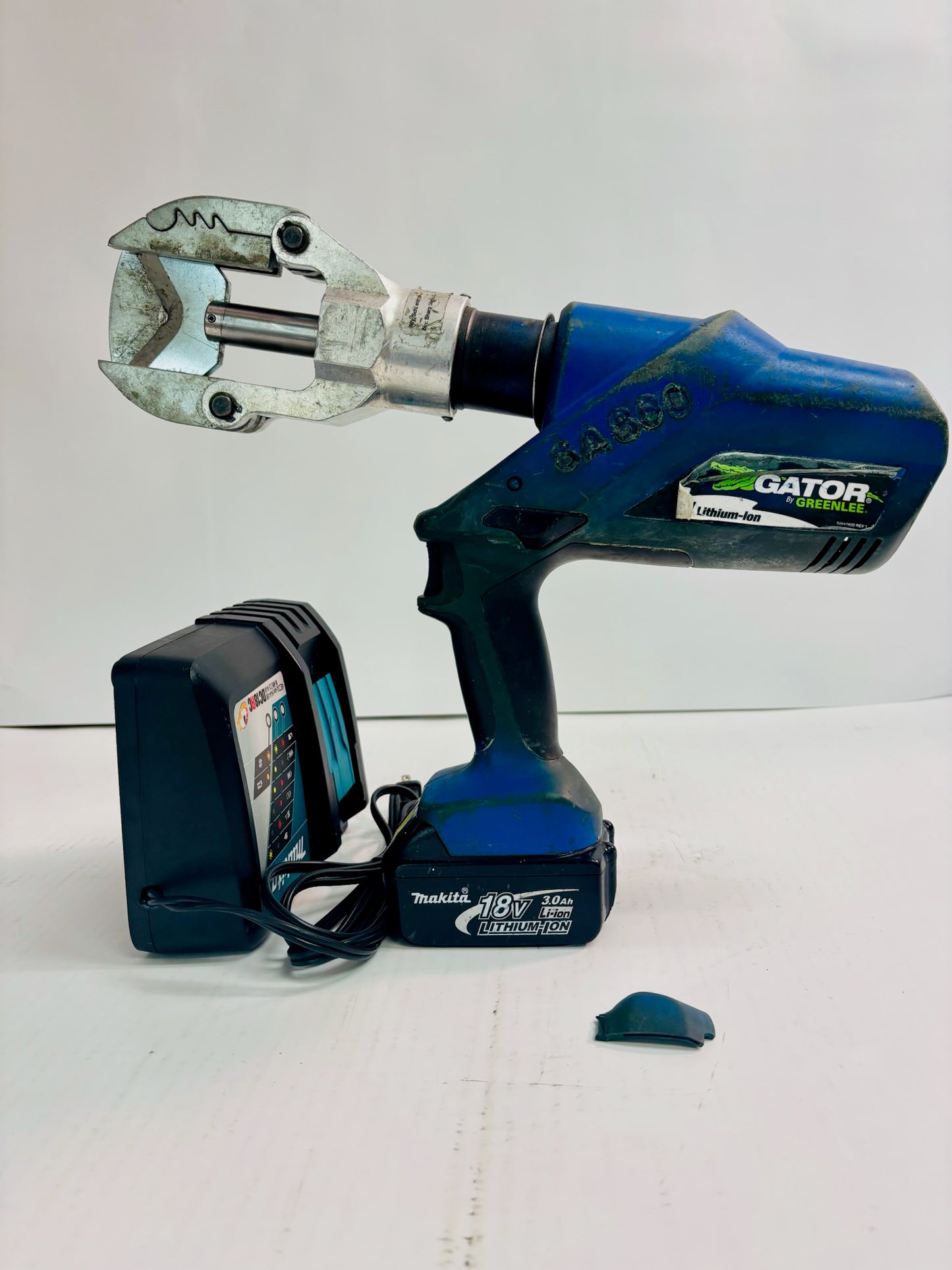 Greenlee Gator ESG50L Battery-Powered Hydraulic Cable Cutter