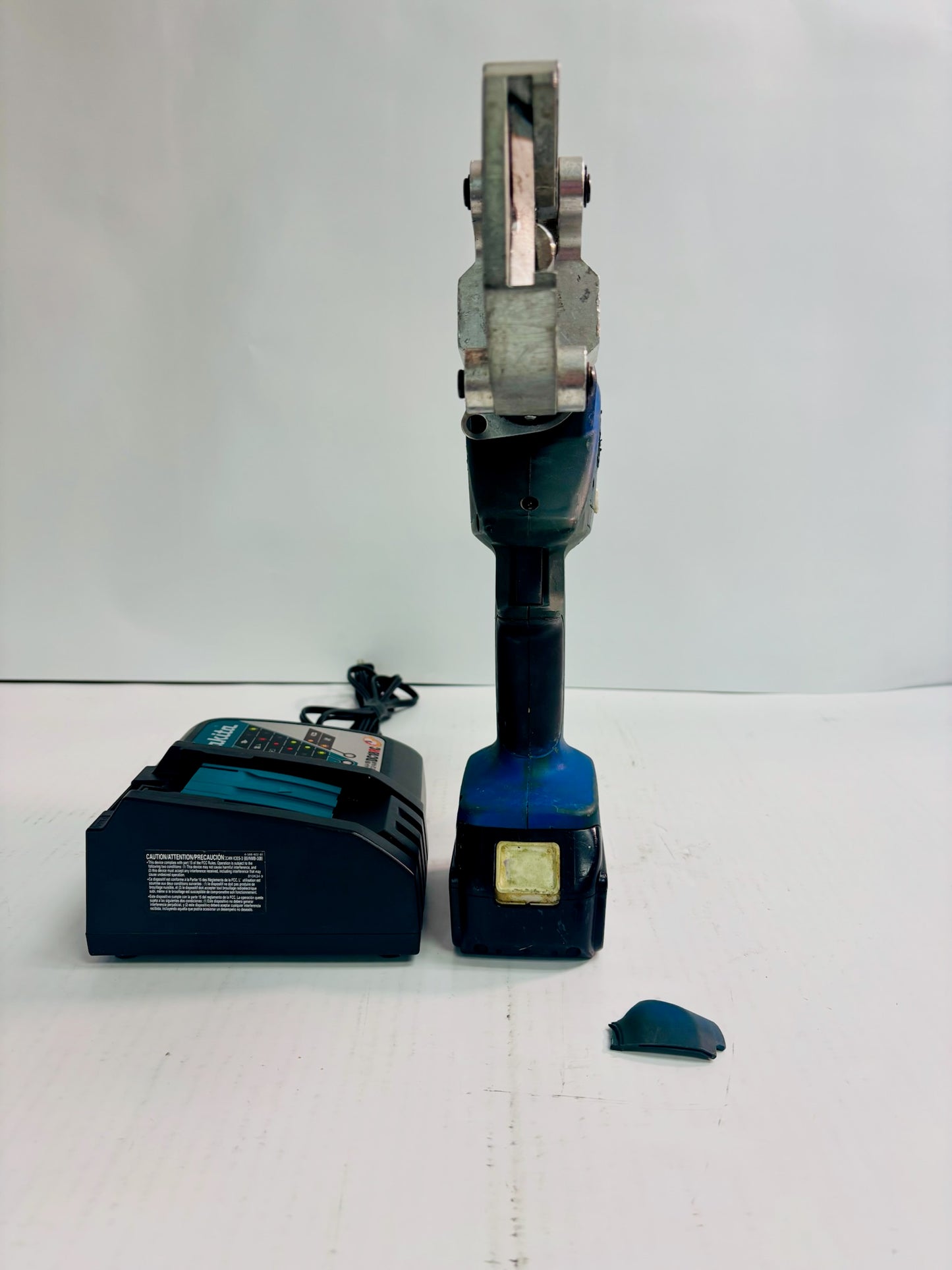 Greenlee Gator ESG50L Battery-Powered Hydraulic Cable Cutter