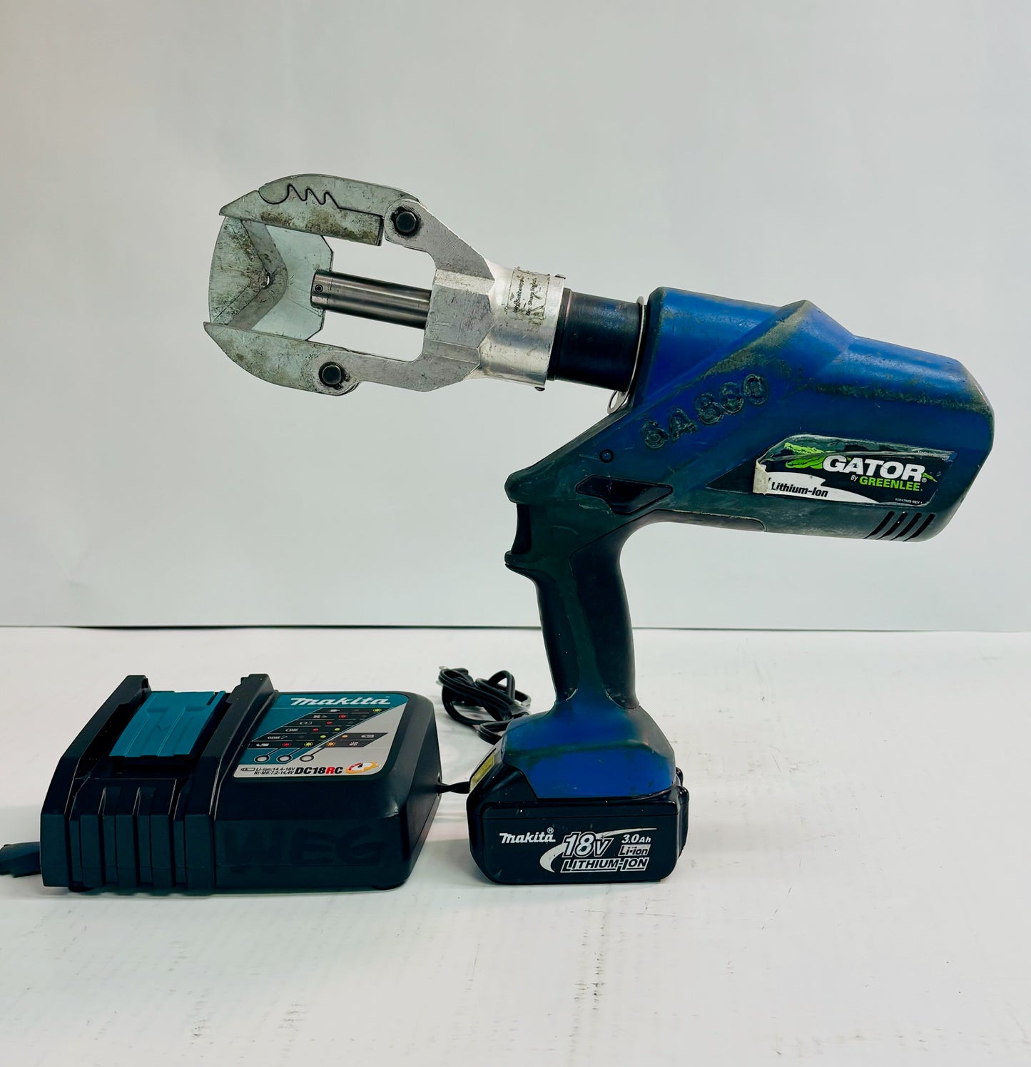 Greenlee Gator ESG50L Battery-Powered Hydraulic Cable Cutter