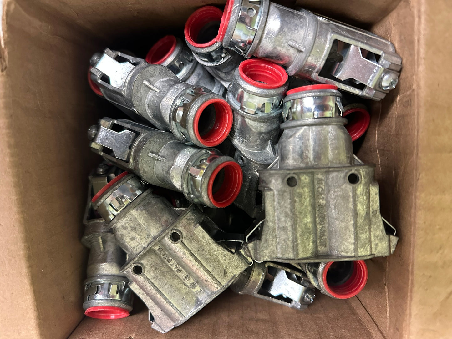 25 PK Arlington 505010AST 3/4" Snap²It Duplex Connector, Open Box, Zinc