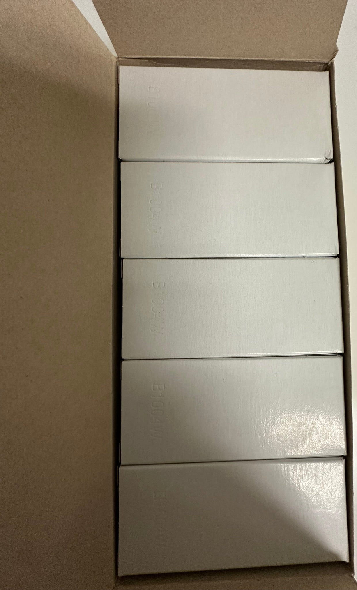 10 PK New Hubbell BR20C1WH1 20A 125V Duplex Receptacle, Half-Controlled, White