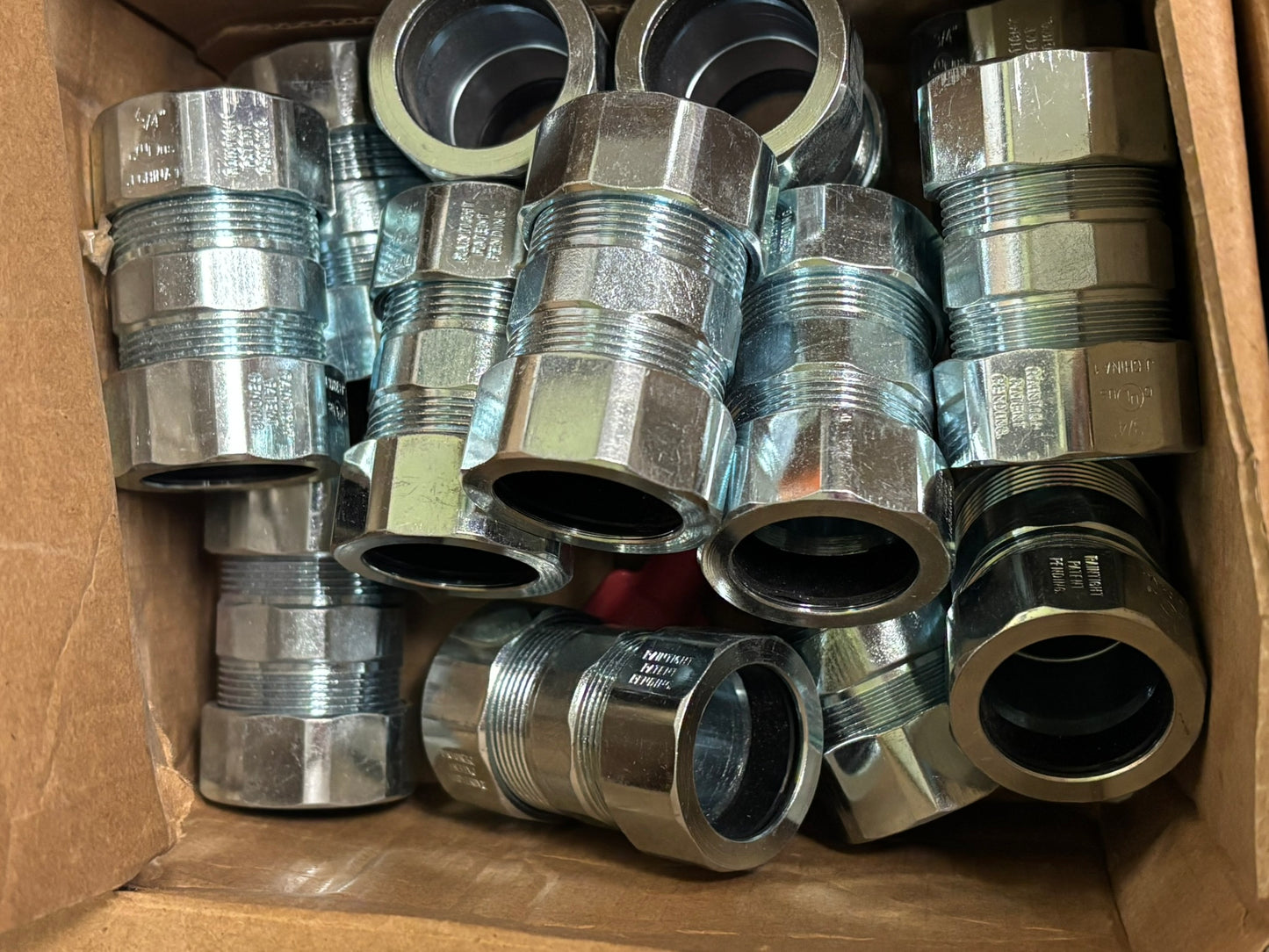 14 PK Bridgeport 3101-RT 3/4" Raintight Compression Coupling, Steel