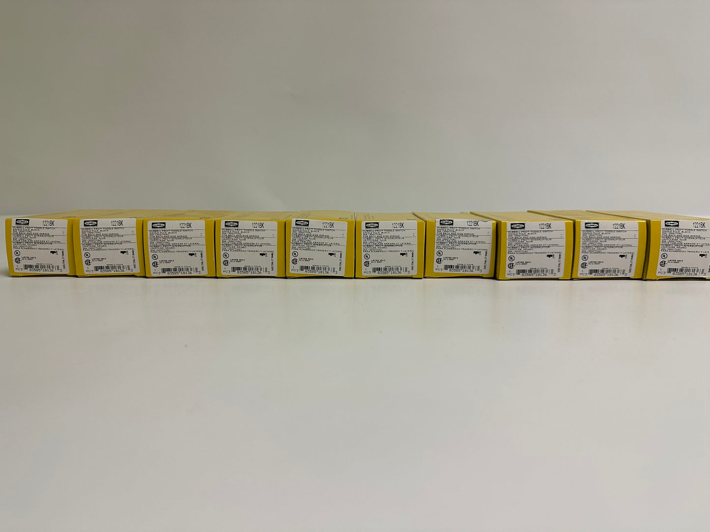 10 PK Hubbell 1221BK 20A 120/277V Single-Pole Toggle Switch, Black, New