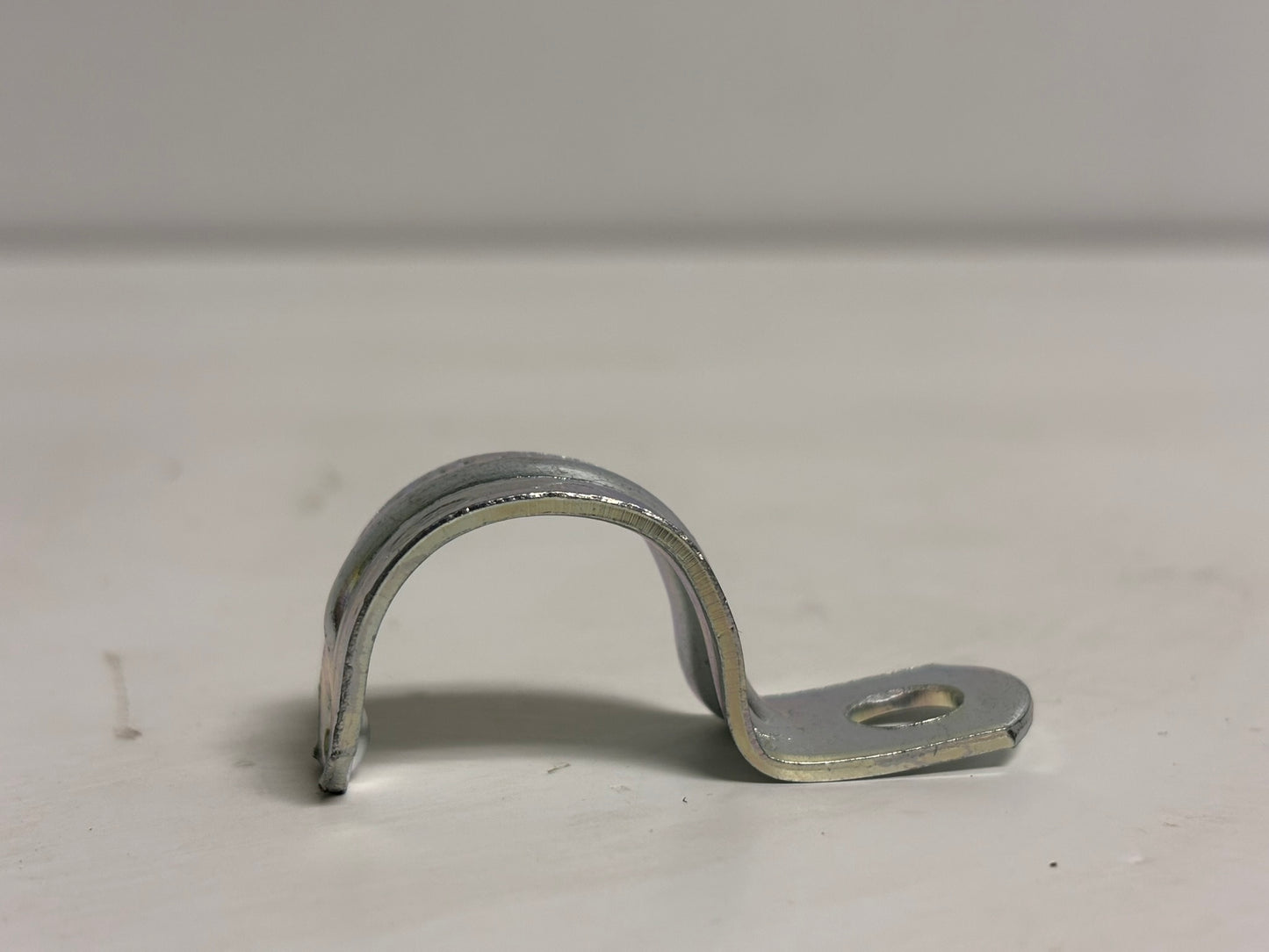 100 PK Arlington 371 3/4" Heavy-Duty One-Hole EMT Conduit Strap, Plated Steel