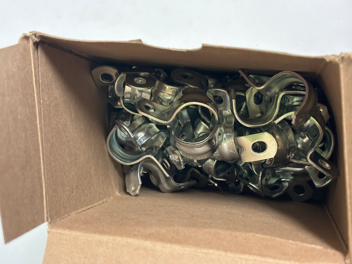 100 PK Arlington 371 3/4" Heavy-Duty One-Hole EMT Conduit Strap, Plated Steel