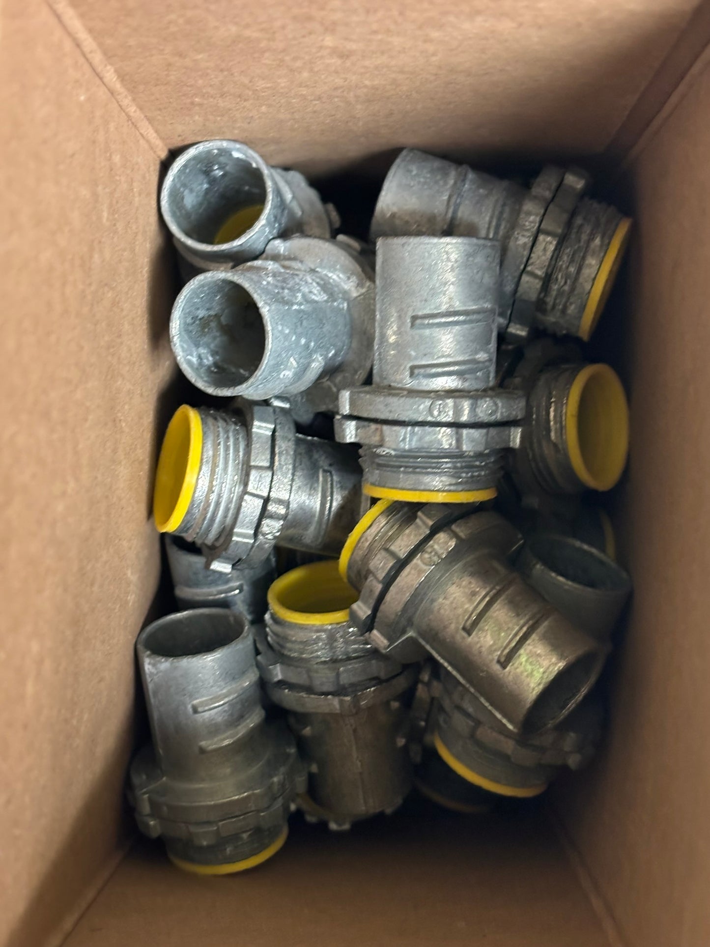 50 PK Arlington GF75A 3/4" Insulated Screw-In Connector for AC/MC/FMC Conduit