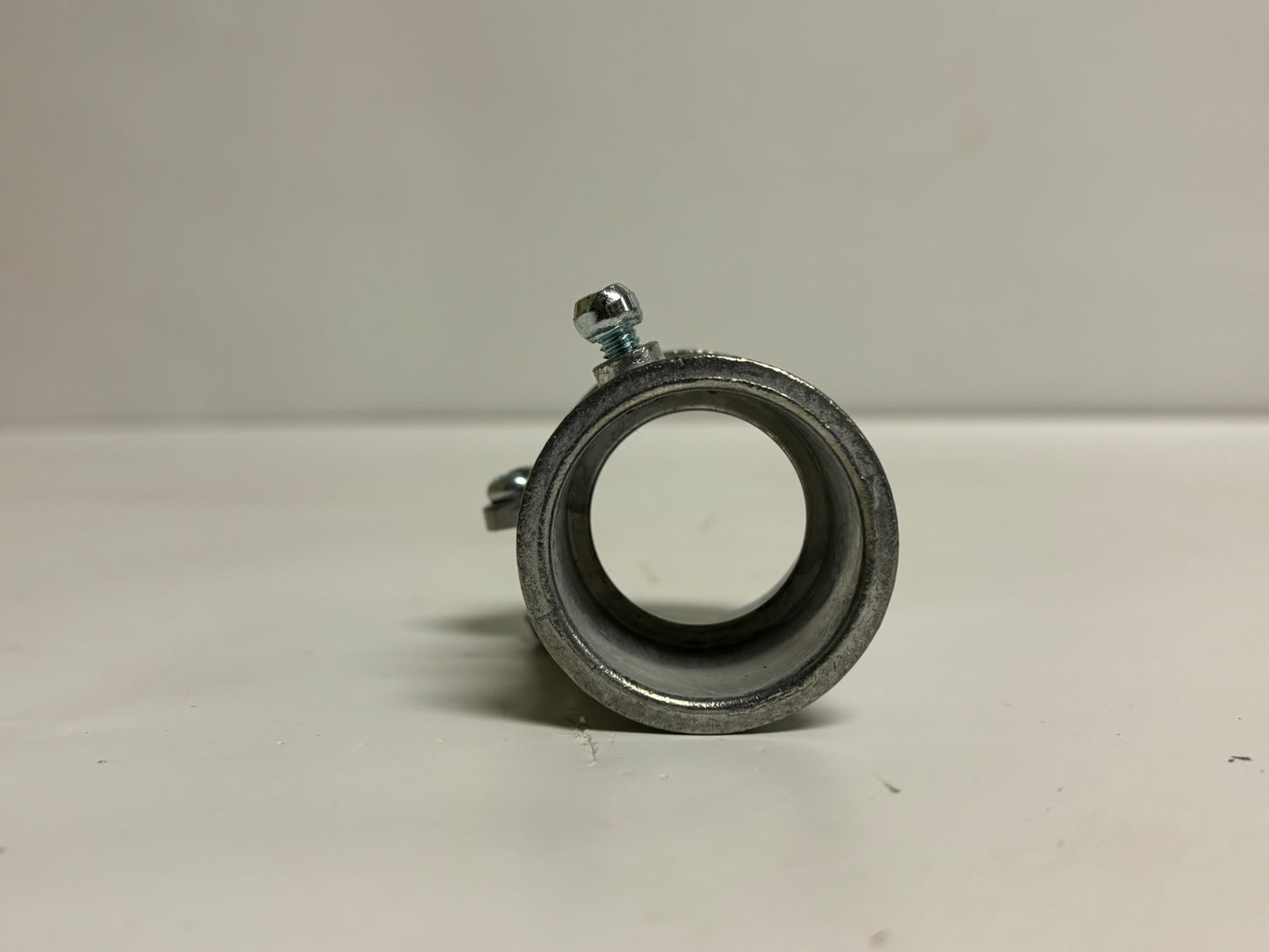 40 PK Bridgeport 284-DC 1-1/4" EMT to FMC Transition Coupling, Zinc Die-Cast