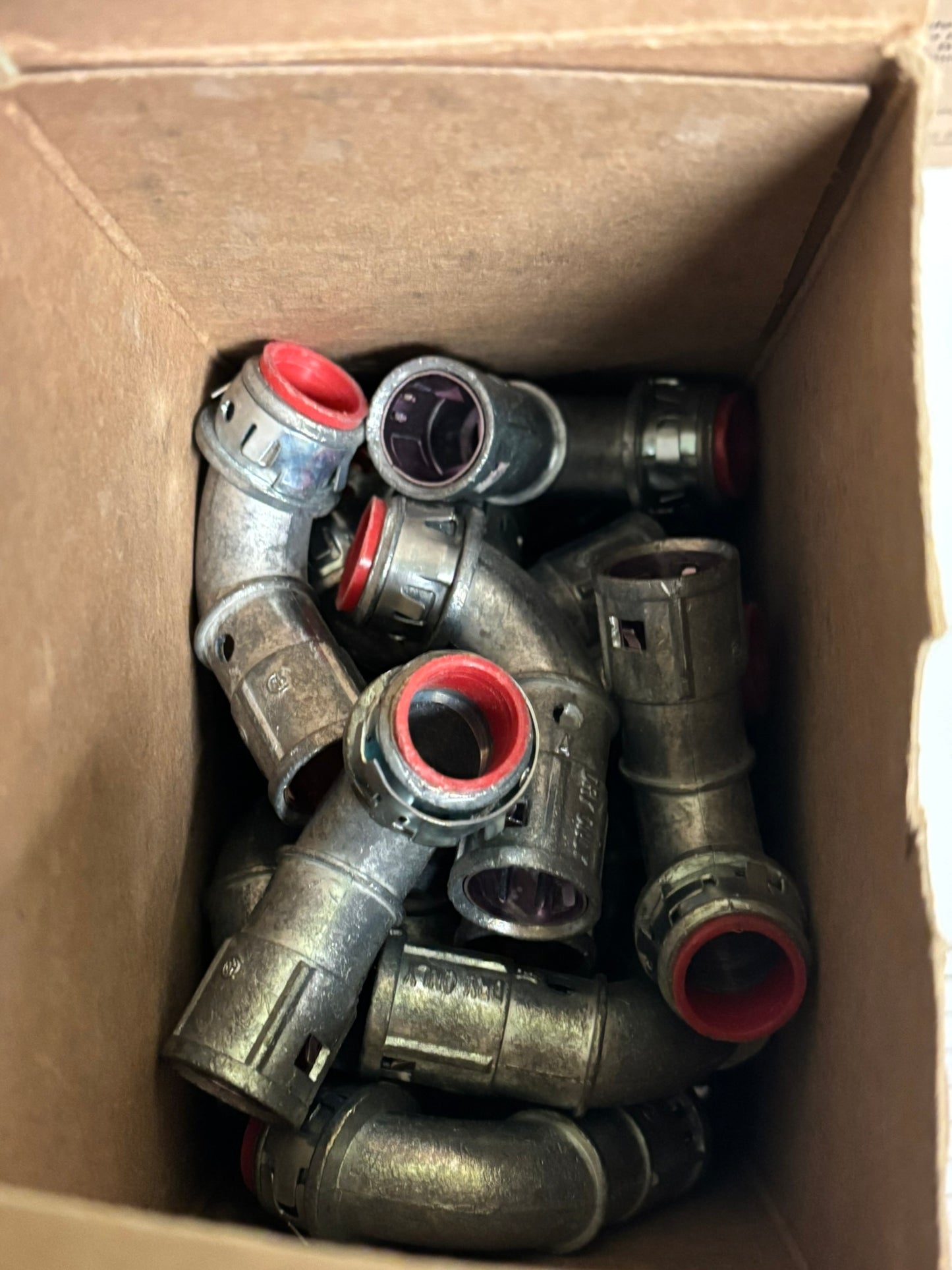 50 PK Arlington 40900AST 90° Snap2IT AC/MC/FMC Connector with Insulated Throat