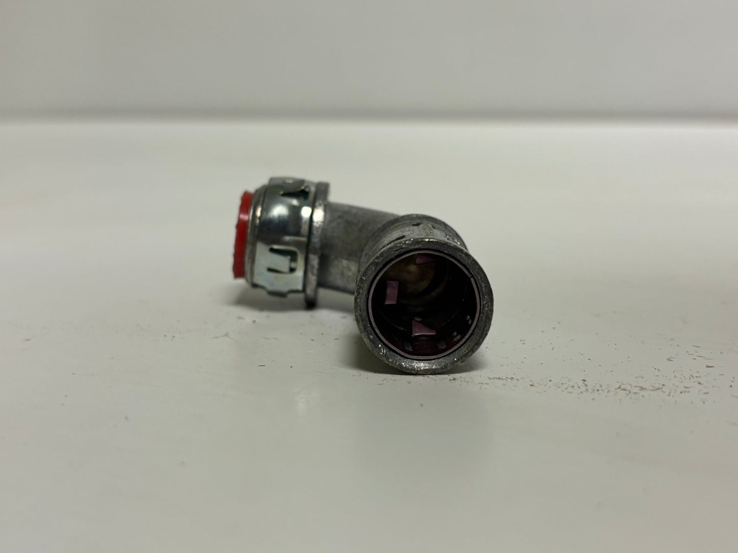 50 PK Arlington 40900AST 90° Snap2IT AC/MC/FMC Connector with Insulated Throat