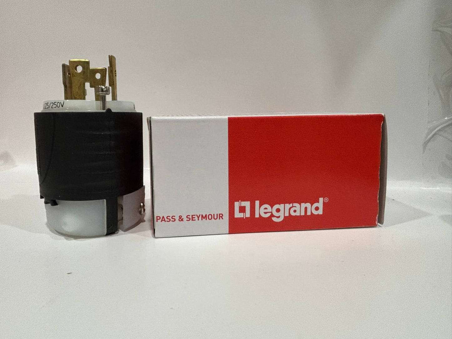 8 PK Legrand L1 430-P Turnlok 30A 125/250V Locking Plug