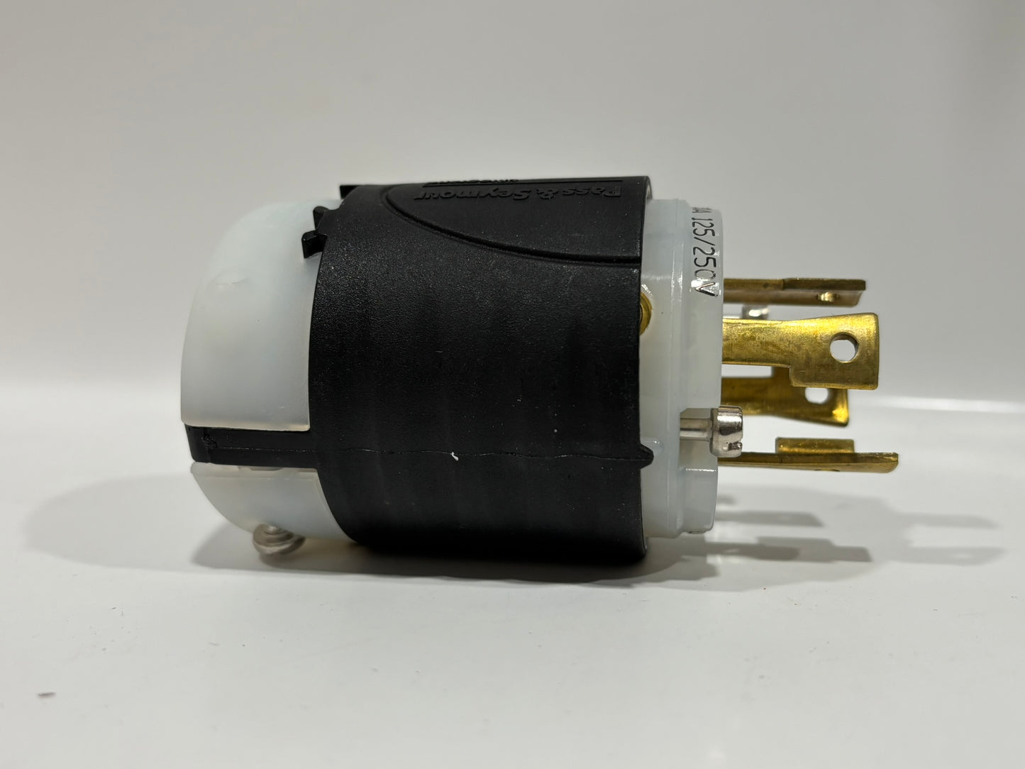 8 PK Legrand L1 430-P Turnlok 30A 125/250V Locking Plug