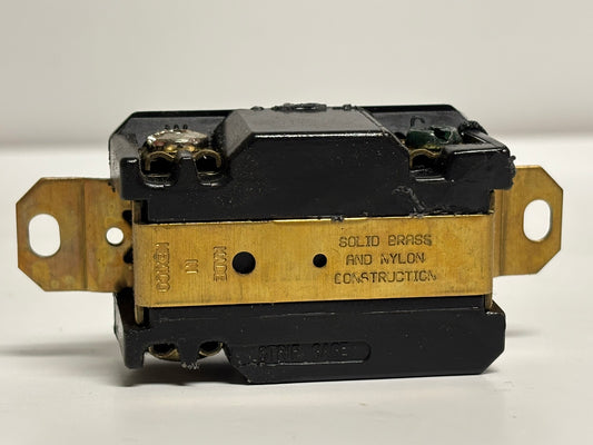 8PK Legrand L530-R 30A NEMA L5-30R Single Locking Receptacle