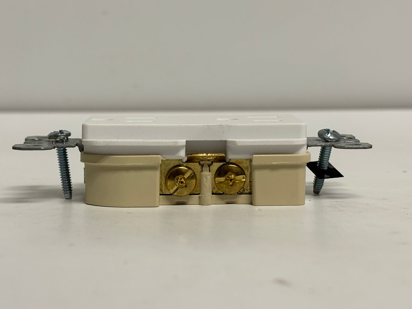 7 PK Legrand TR26252-W 15A 125V Tamper-Resistant Decorator Duplex Receptacle, White