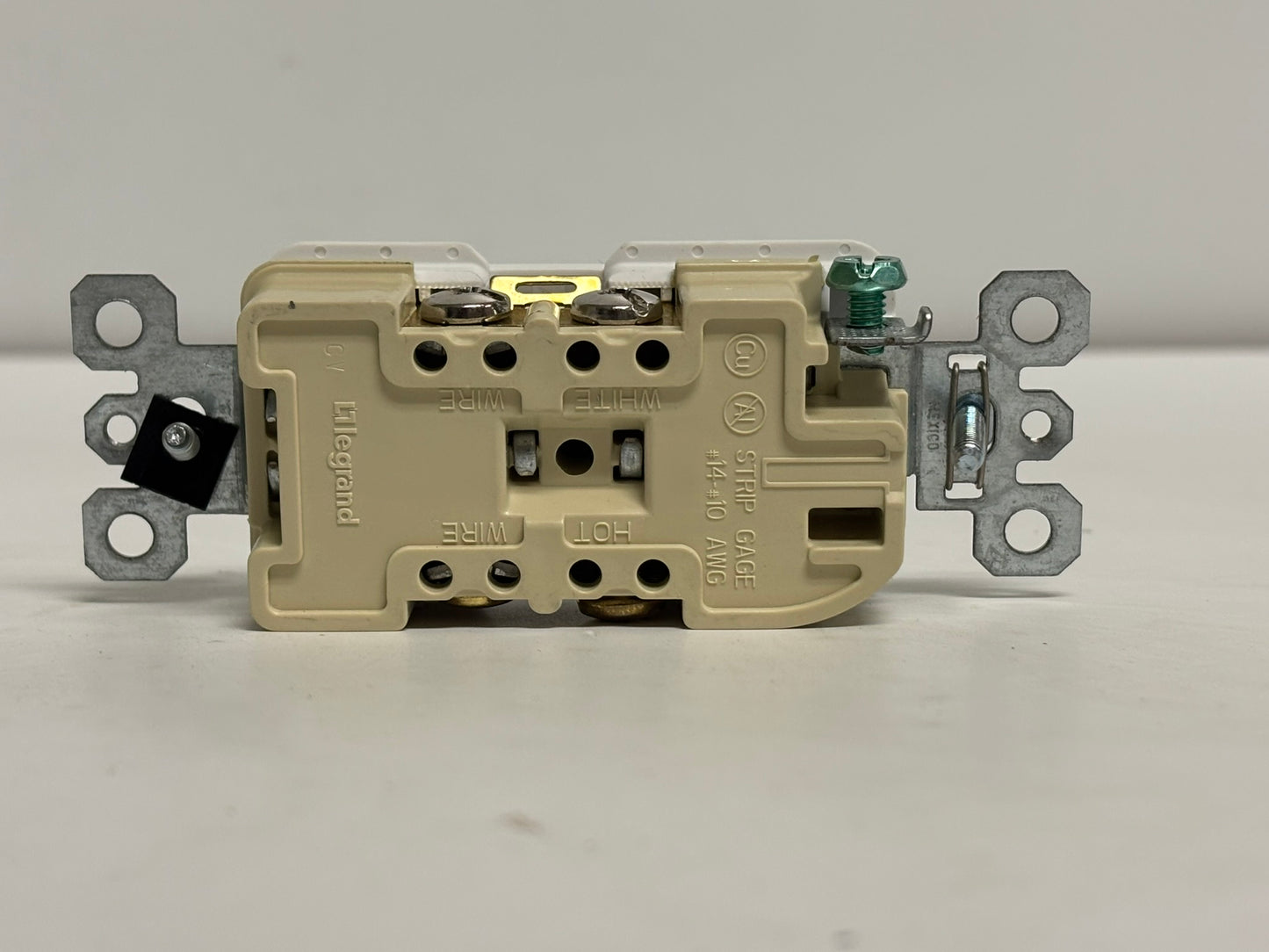 7 PK Legrand TR26252-W 15A 125V Tamper-Resistant Decorator Duplex Receptacle, White