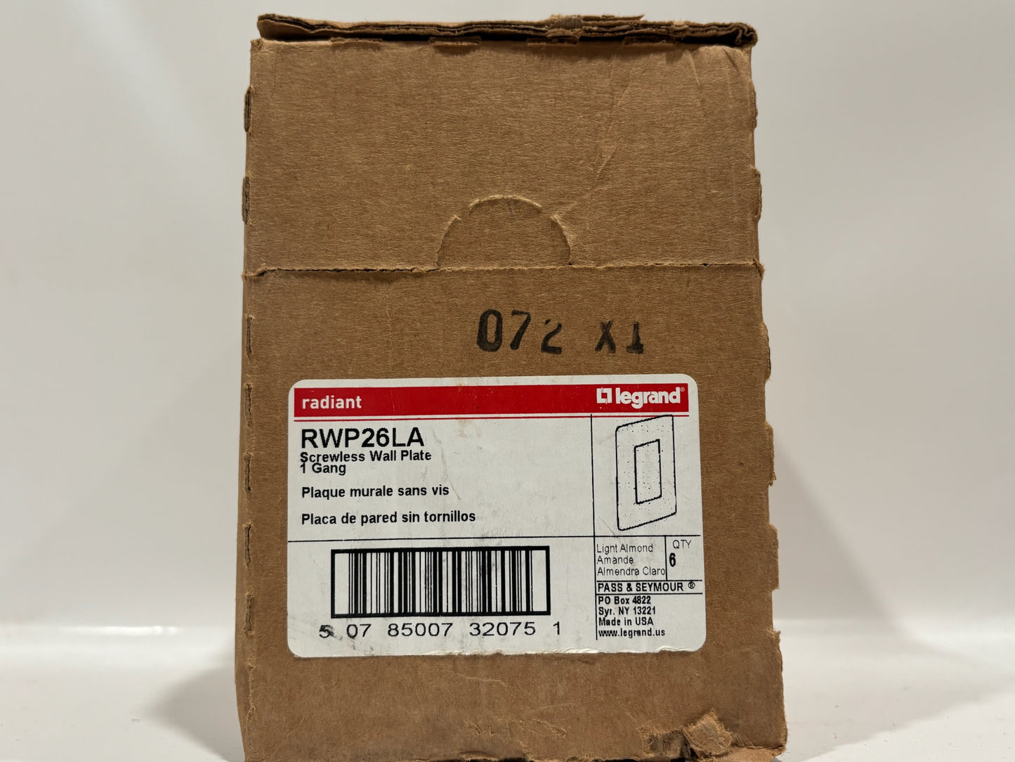 24 PK Legrand RPW26LA Radiant Screwless 1-Gang Wall Plate, Light Almond