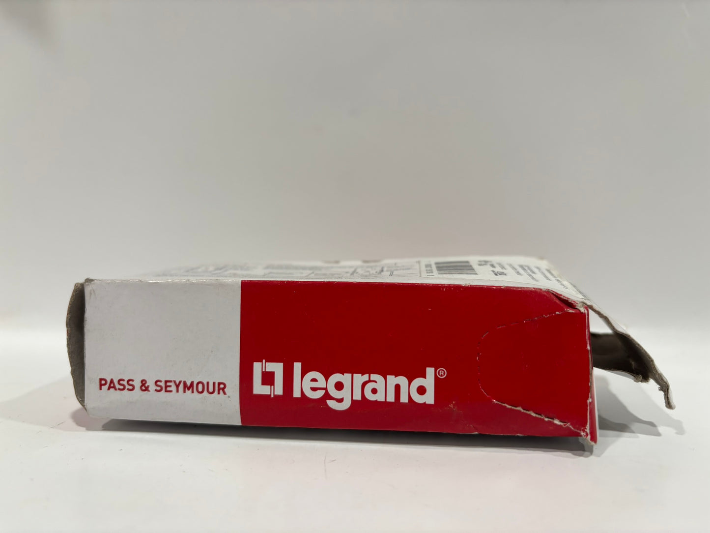 20 PK Legrand TR26252-W 15A 125V Tamper-Resistant Decorator Receptacle