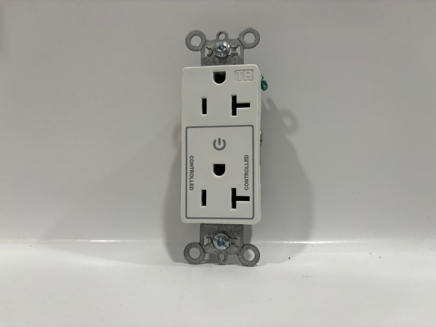 20 PK Legrand TR26252-W 15A 125V Tamper-Resistant Decorator Receptacle